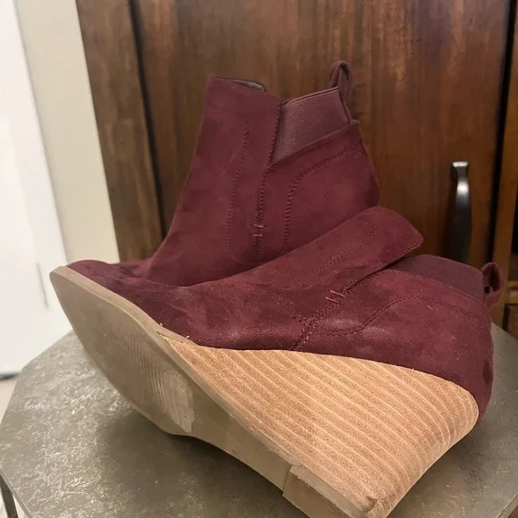 DV by Dolce Vita Burgundy Ankle Booties - Picture 9 of 12